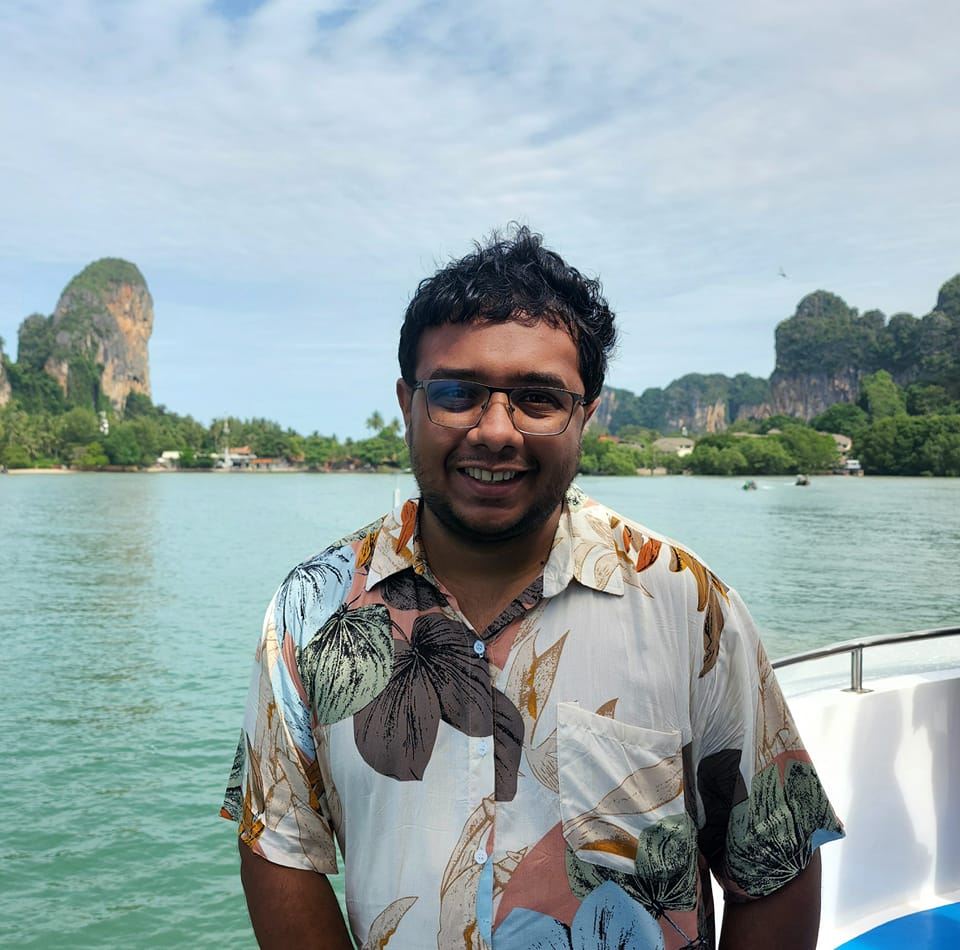 Headshot of Arnob Almazee